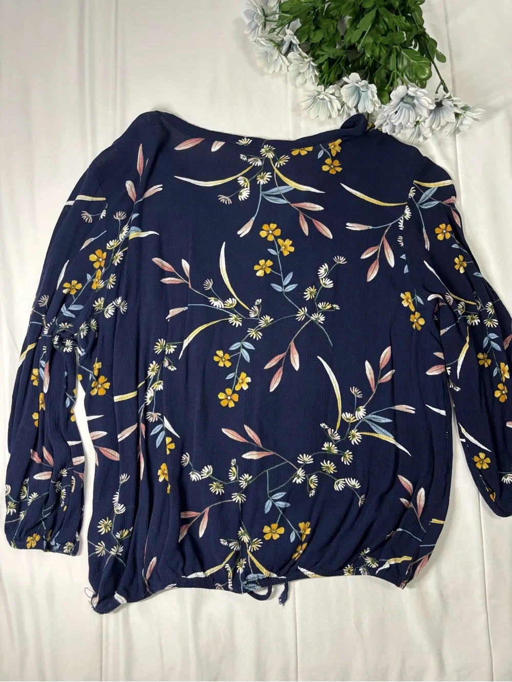 Free Kisses Navy Floral Button Front Blouse Boho Tie Hem Top Fit like a Size L